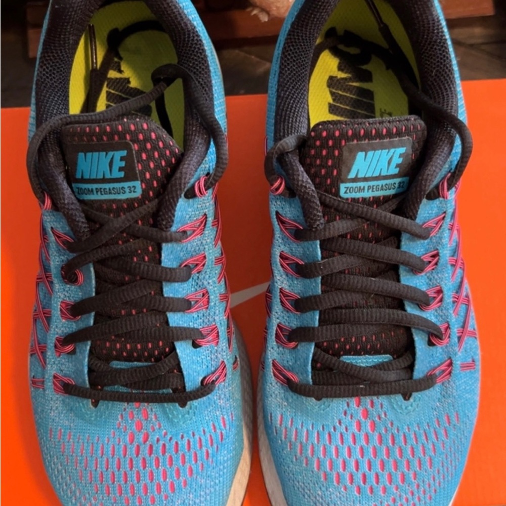Nike |  Women’s Air Zoom Pegasus 32 Size 7 1/2 - Picture 3 of 6